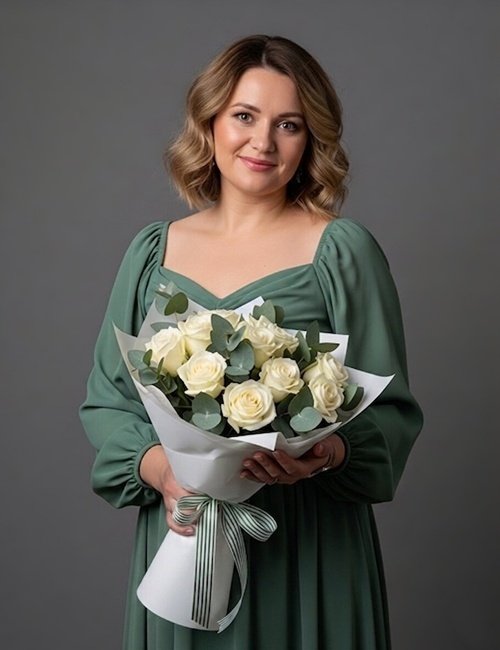 The bouquet Pure Elegance contains white roses and eucalyptus.