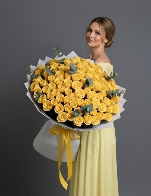 Luxury bouquet with 100 yellow roses